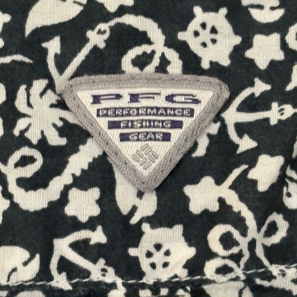 Columbia Sleeveless Blue and White Floral Pullover 1/4 Button Blouse Top - Picture 3 of 6